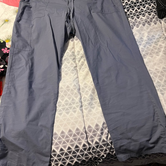 Women’s Scrubs - Picture 4 of 4